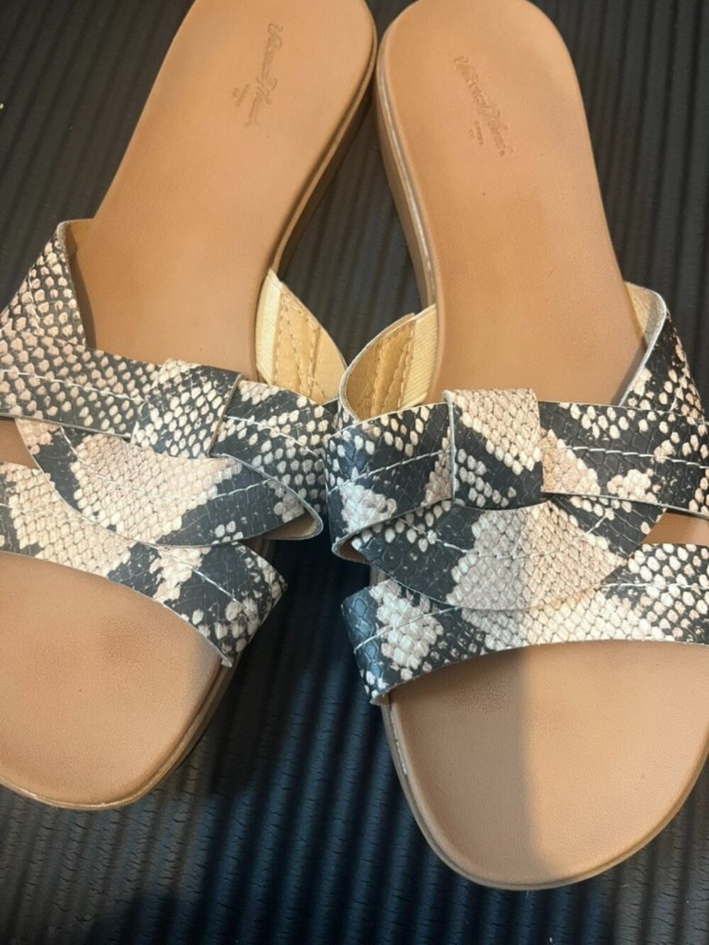 UNIVERSAL THREAD Snake Print Sandal Slides SZ 9M